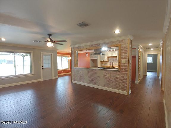 2nd image of 233 Orangewood Dr