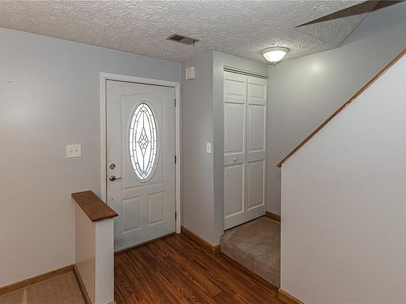 3rd image of 916 Meadow Ln