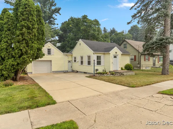 1524 Downey St, Lansing, MI 48906