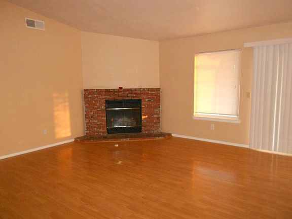 5th image of 16020 Llano Ln