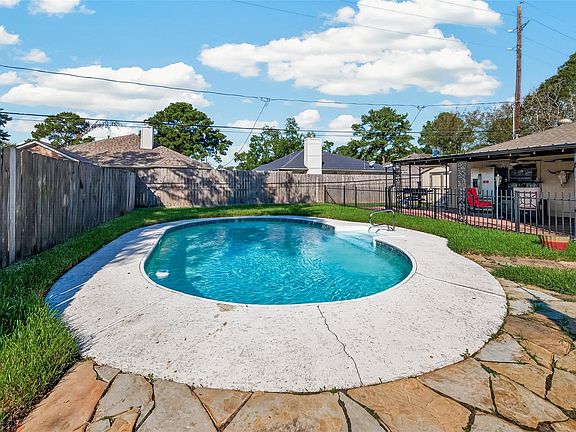 2nd image of 21719 Meadowhill Dr