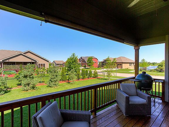 Covered patio // Pond View