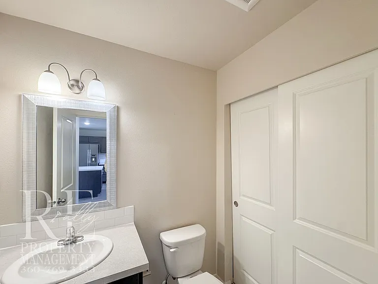 690 SE Olga Cir — Photo 9
