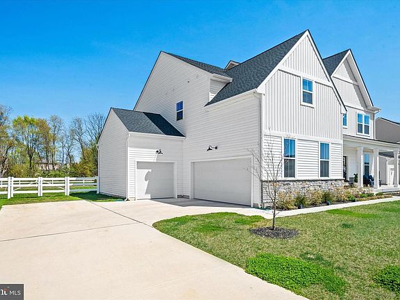 4th image of 542 Ironleaf Dr