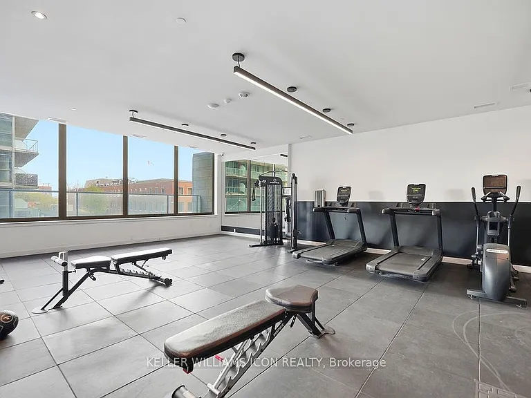 180 George St #1002 — Photo 35