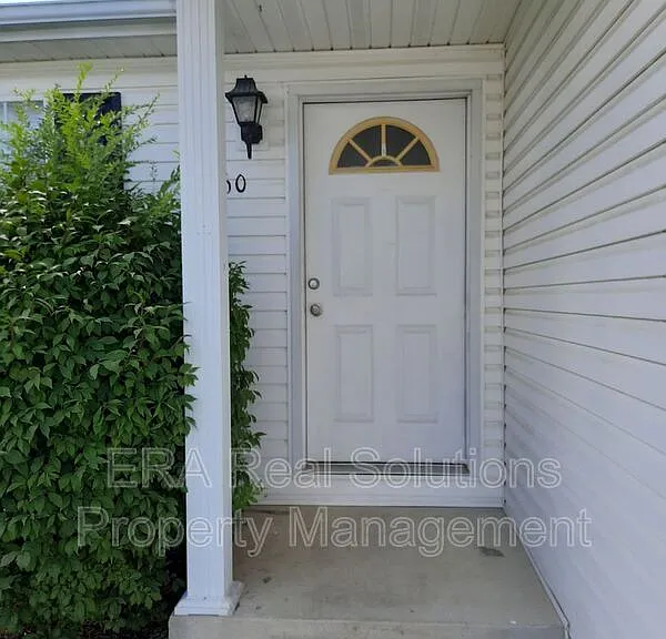 1060 N West St — Photo 15