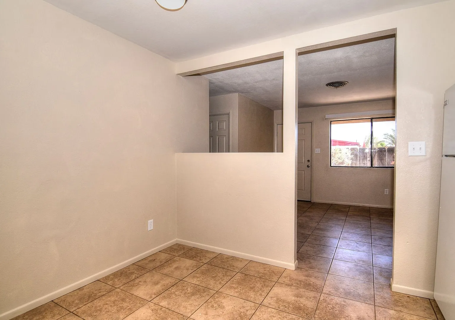 Maple Ave - Triplex — Photo 3
