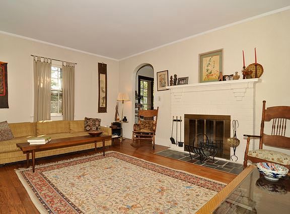 3rd image of 2 Chesterwood Ave