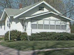 1139 Oakland Rd NE, Cedar Rapids, IA 52402