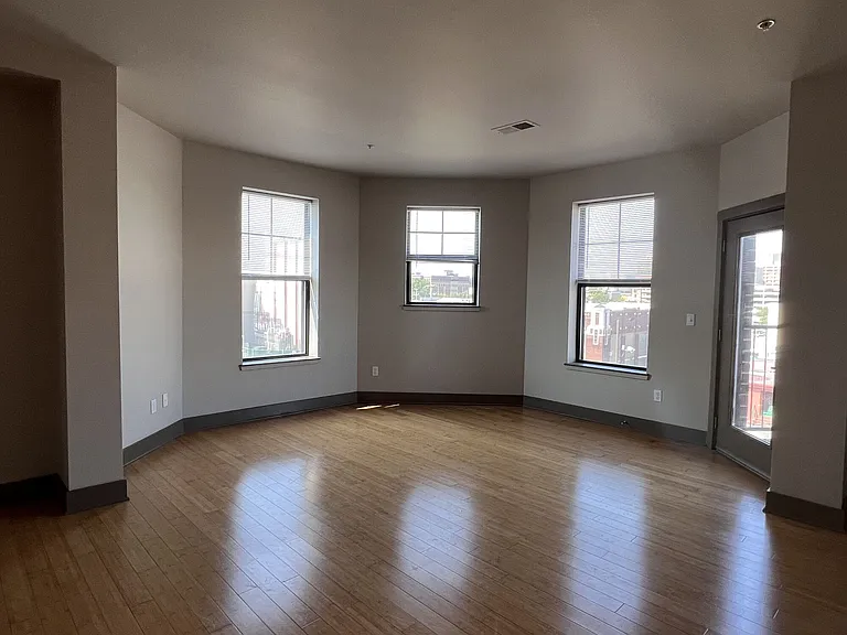 Stadium District Apartments — Photo 9
