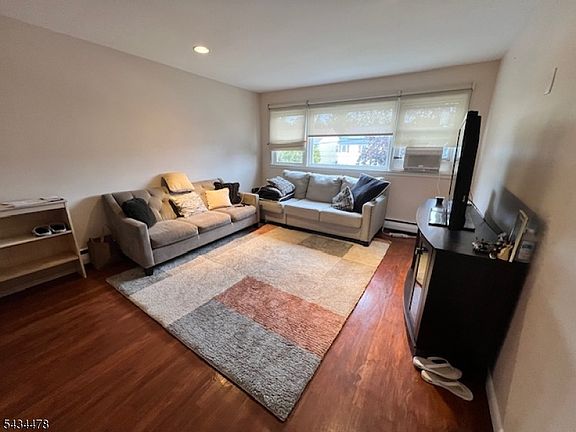 2nd image of 1029 Gifford Ct