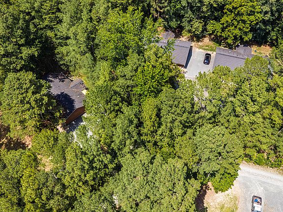 2nd image of 543-549 Cedar Lake Rd