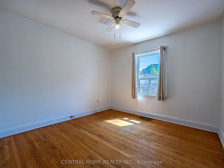 1650 King St E #MAIN — Photo 4
