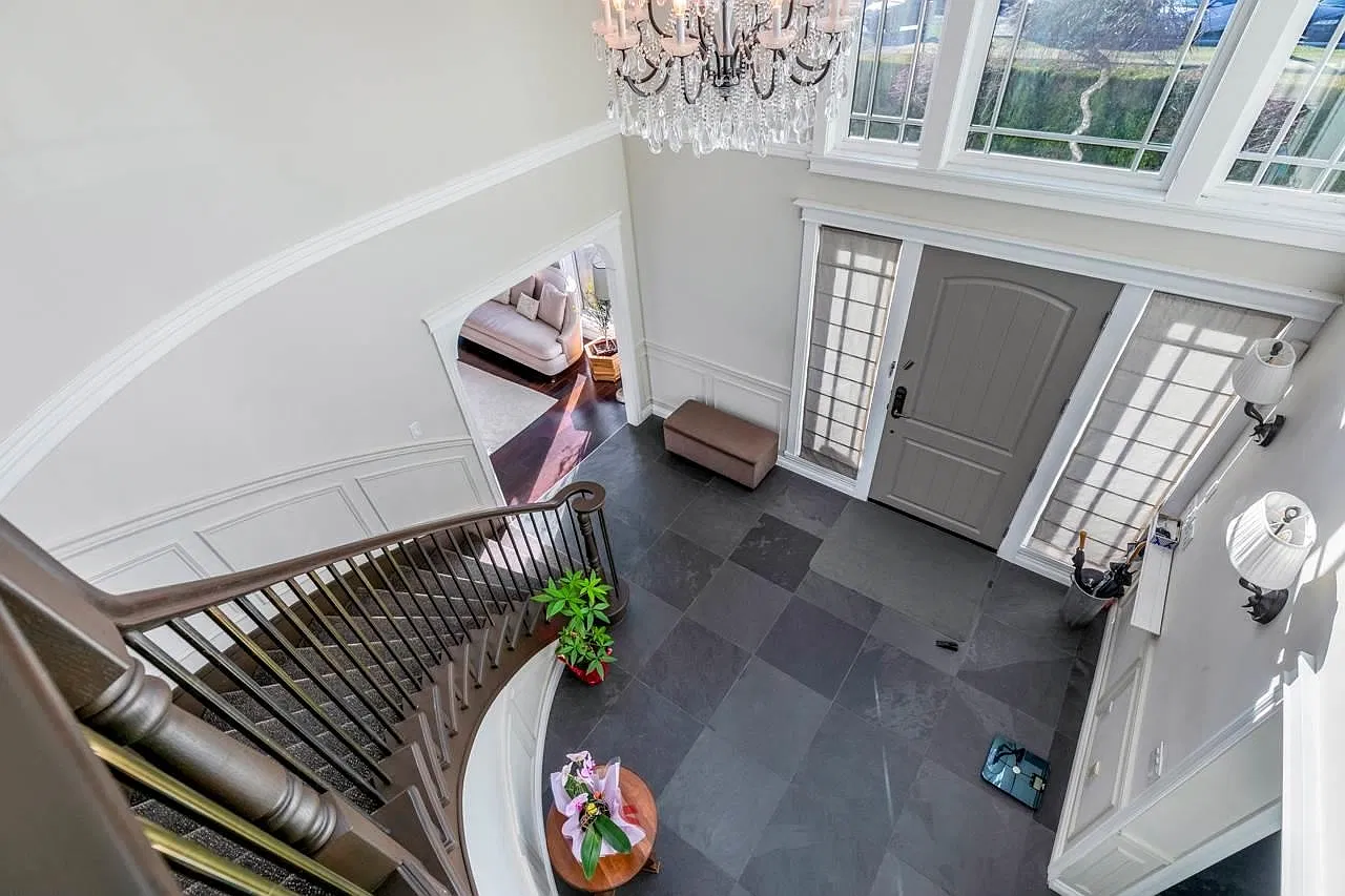5 bed, 4200 sqft, $6,600 — Photo 2