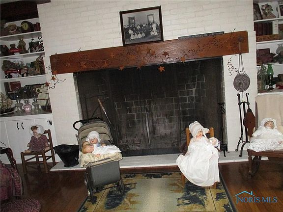 5th image of 409 N Pleasant St