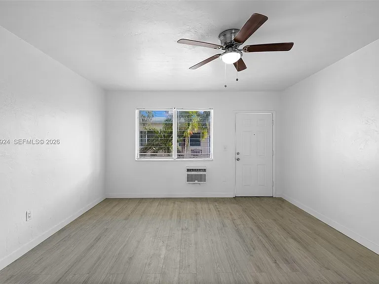 7721 Dickens Ave #6 — Photo 9
