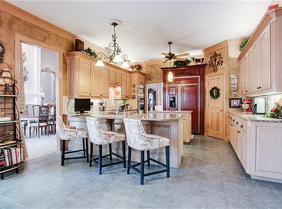 5th image of 2605 Twelve Oaks Ln