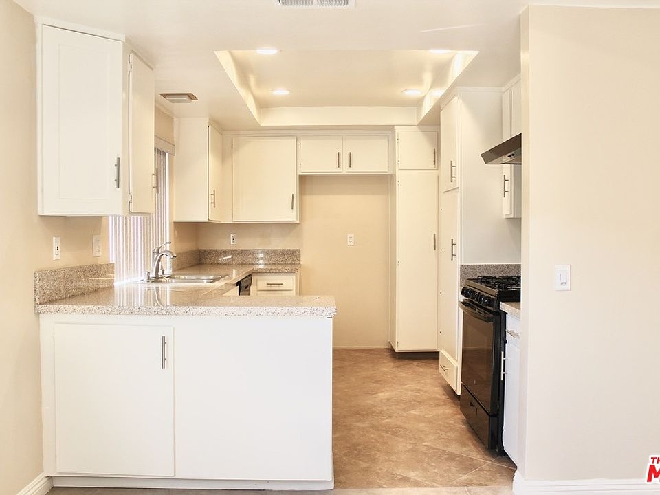 1st image of 518 E Lexington Dr APT 4