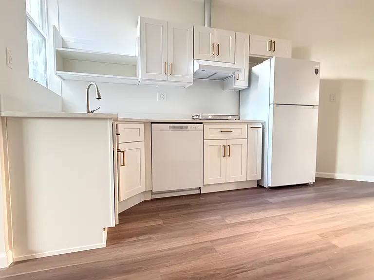 Parkview Ave — Photo 1
