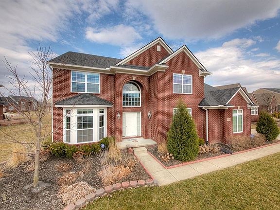 3rd image of 49126 Castleford Dr