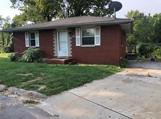 5600 Barbara Ct, Godfrey, IL 62035