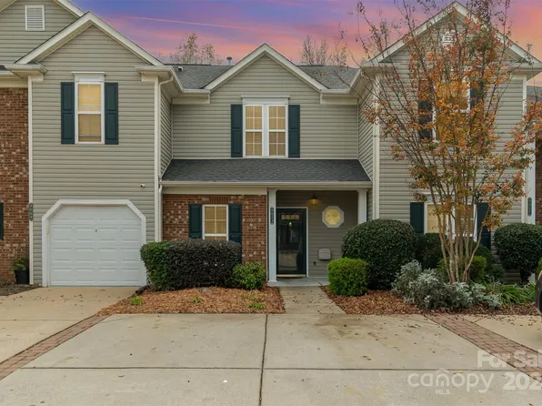 9013 Cinnabay Dr, Charlotte, NC 28216