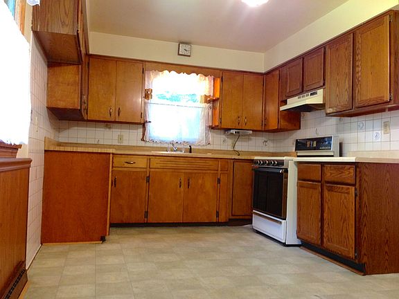3rd image of 235 Matta Ave