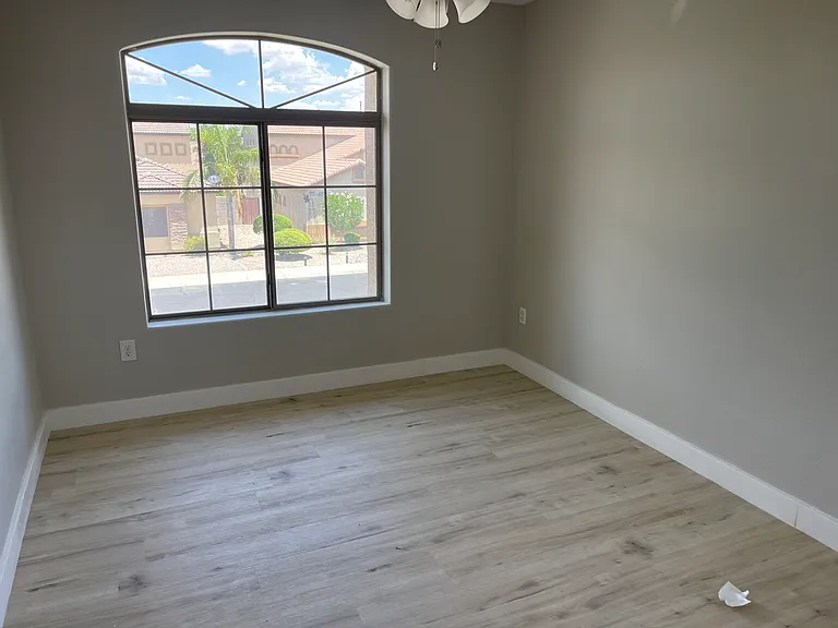 1121 E Jahns Dr — Photo 31