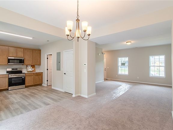 3rd image of 2031 Ravenwood Ave