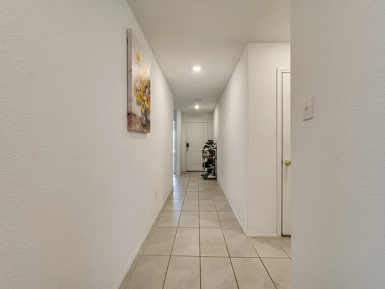 1416 Claireborne Ct — Photo 4