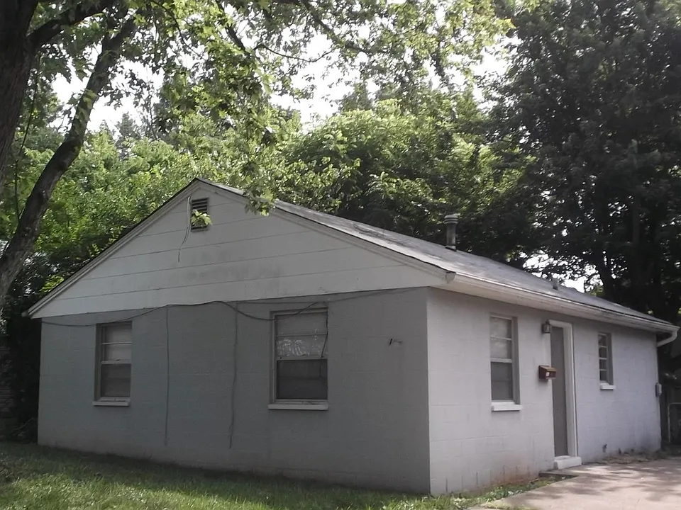 106 N Clark St