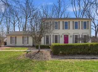 1433 Chestnut Ln, Rochester Hills, MI