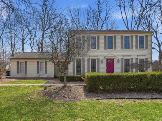1433 Chestnut Ln, Rochester Hills, MI 48309