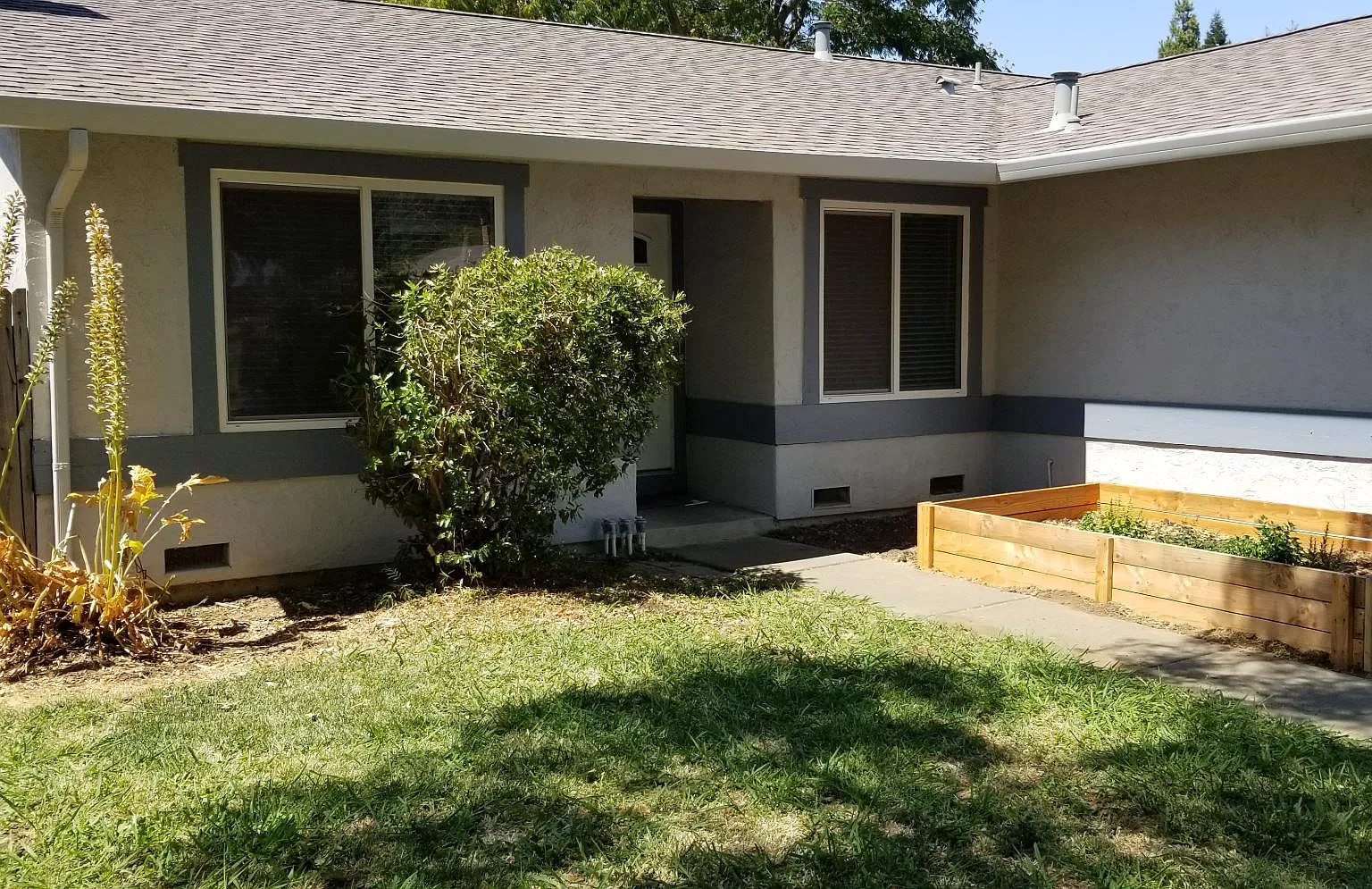 910 La Cruz Ln — Photo 2