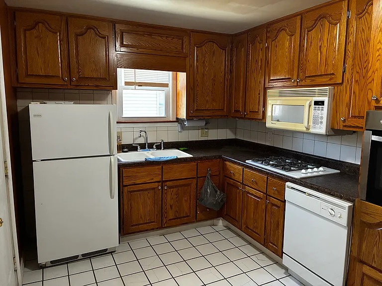 517 Marsh Ave — Photo 5