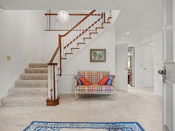 5th image of 935 Walbridge Dr