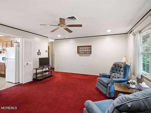 3rd image of 419B Chatham Court