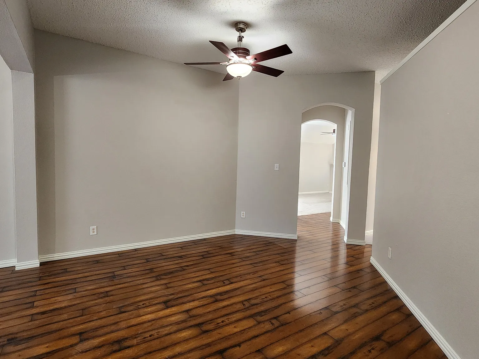 4 bed, 2222 sqft, $2,700 — Photo 2