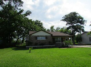 426 Azalea St, Lake Jackson, TX 77566
