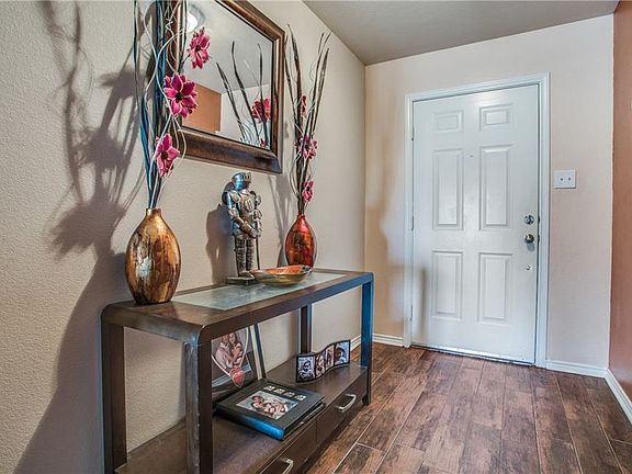 2nd image of 2825 Drycreek Ln