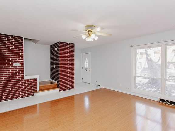 3rd image of 612 Maple Ct