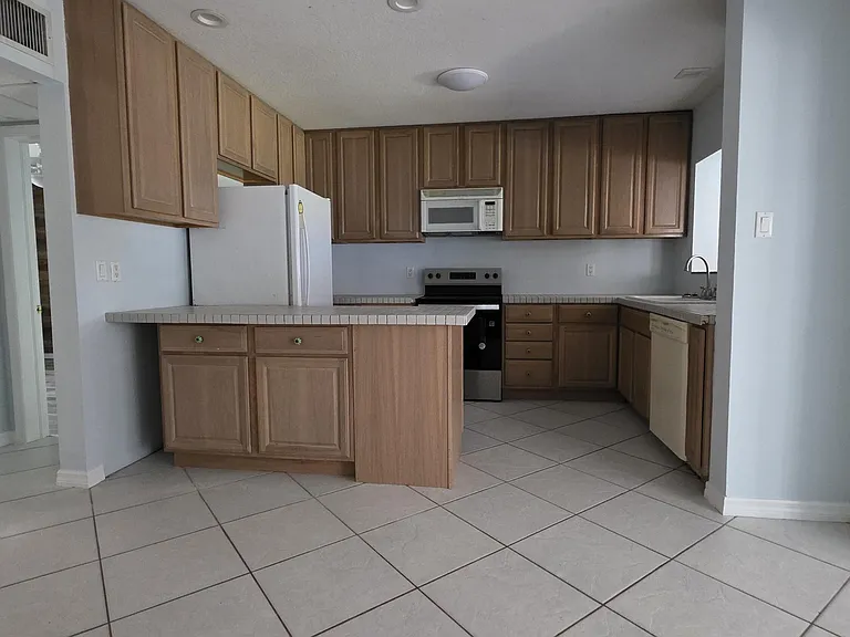 1125 S Ocean Dr #B — Photo 6