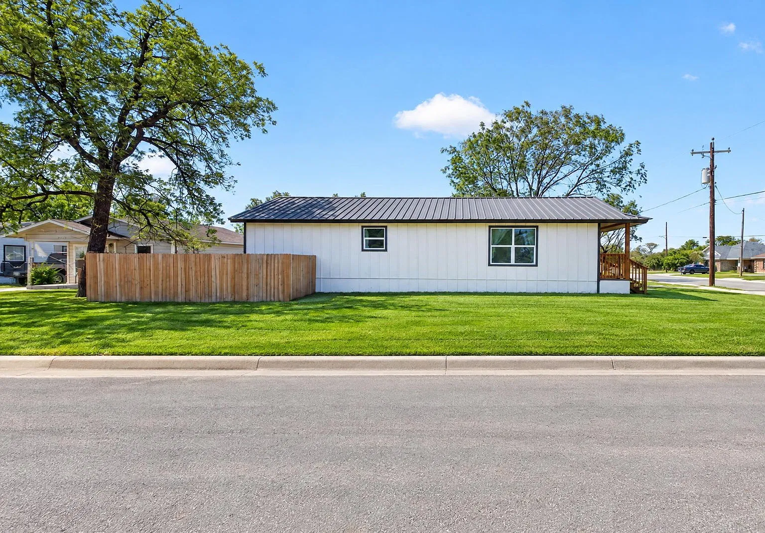 3 bed, 2.0 bath, 1100 sqft, $1,650 — Photo 4