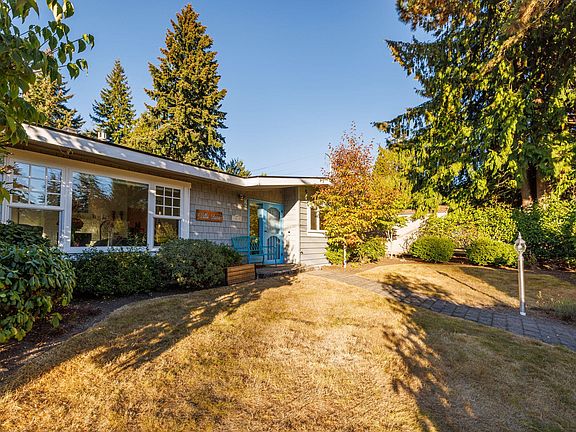 4th image of 10648 NE 47th Pl