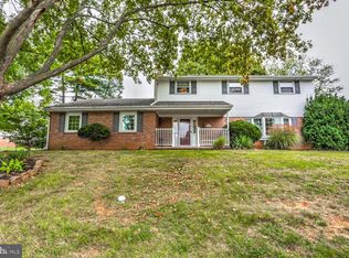 2159 Kentwood Dr, Lancaster, PA