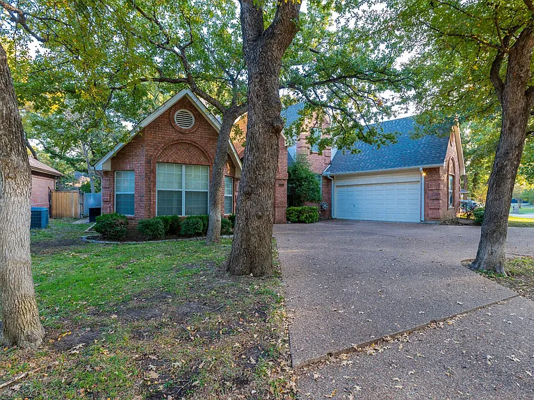 2411 Cross Timbers Trl — Photo 3