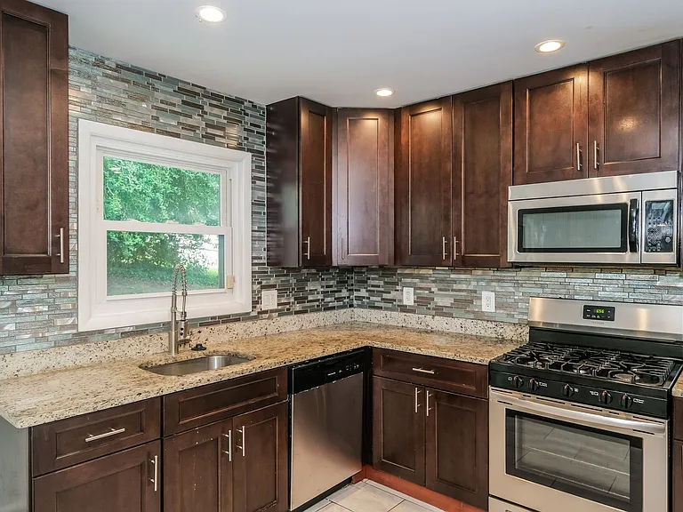 6805 Pepper St — Photo 11