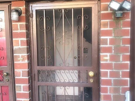 2nd image of 827 E 161st St #A