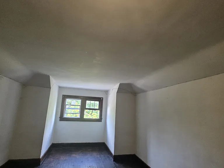 1303 E Hickory St — Photo 37