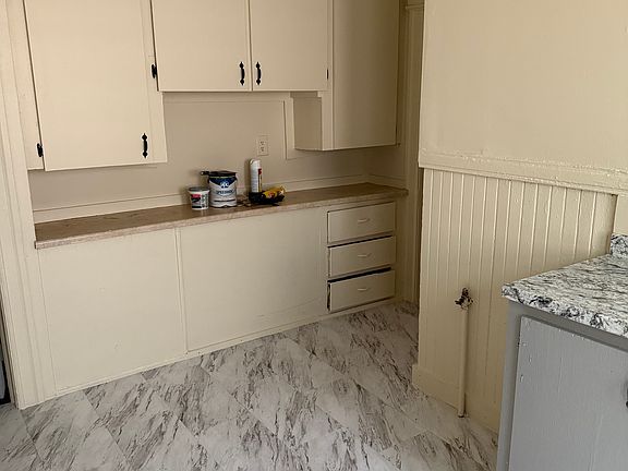 4th image of 373 Midland Ave #1